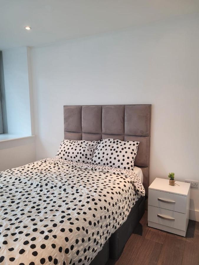 דירות 2Br Chic London Sleep 9 Bp7 מראה חיצוני תמונה