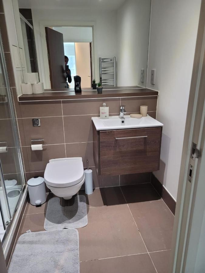 דירות 2Br Chic London Sleep 9 Bp7 מראה חיצוני תמונה