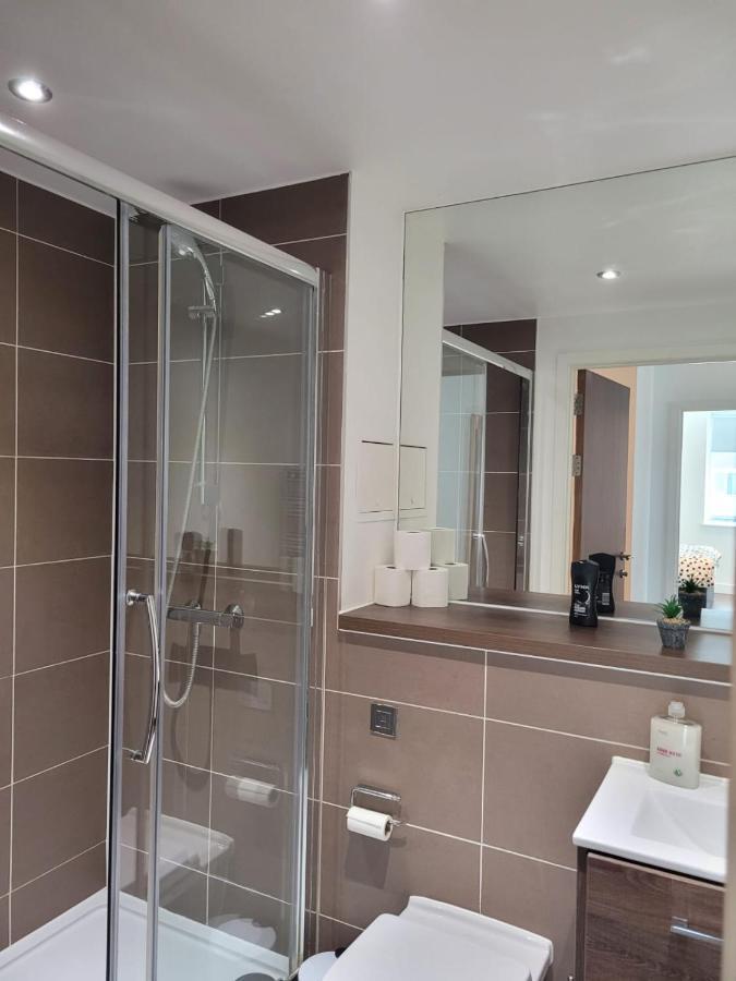דירות 2Br Chic London Sleep 9 Bp7 מראה חיצוני תמונה