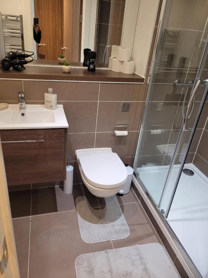 דירות 2Br Chic London Sleep 9 Bp7 מראה חיצוני תמונה